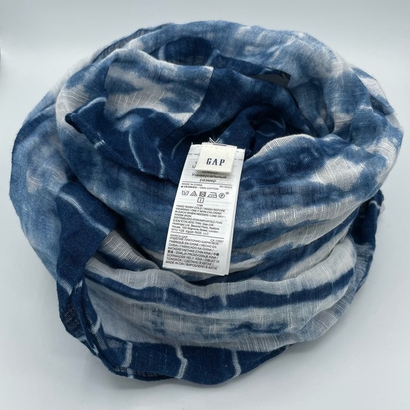 NWOT Gap Tie Dye Blue and White Cotton Gauze Infinity Circle Scarf - Picture 3 of 3